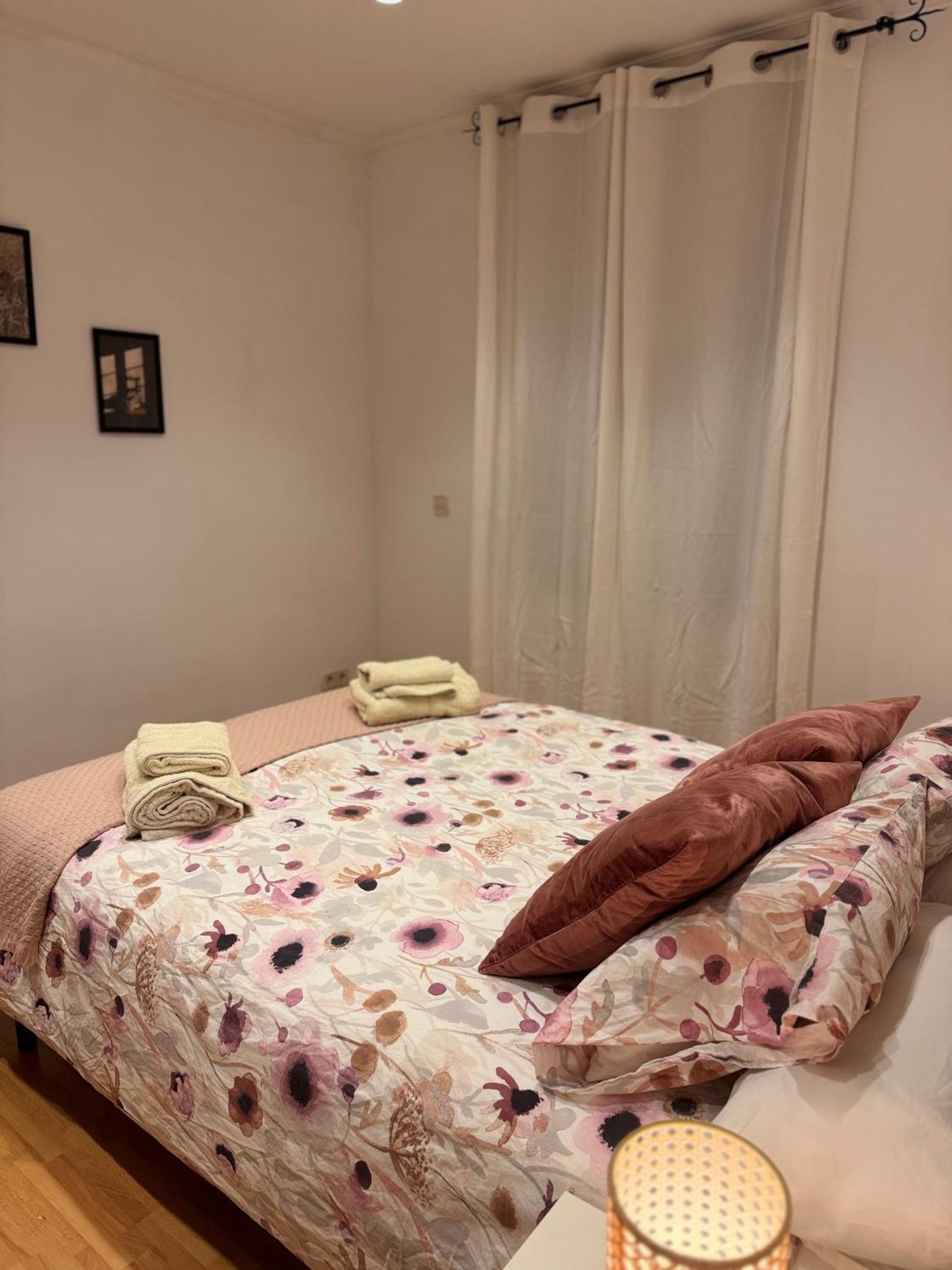 Appartamento Acogedor Piso En Barcellona Esterno foto