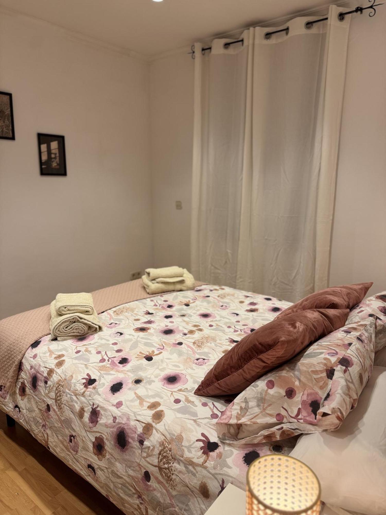 Appartamento Acogedor Piso En Barcellona Esterno foto